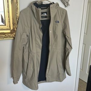 TNF rain jacket M